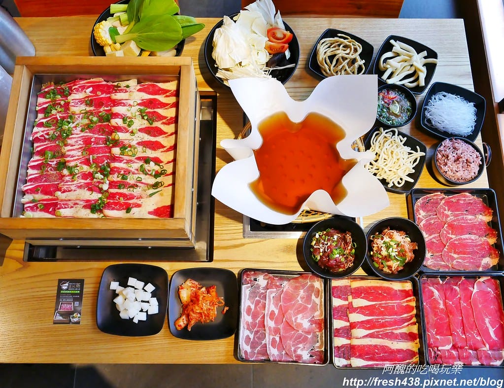【捷運美食】韓國「直火蒸」扁柏蒸食x鐵火鍋-新店店,259元吃到飽餐廳,紙火鍋好特別,扁柏蒸食超清爽! - 第56張圖 43