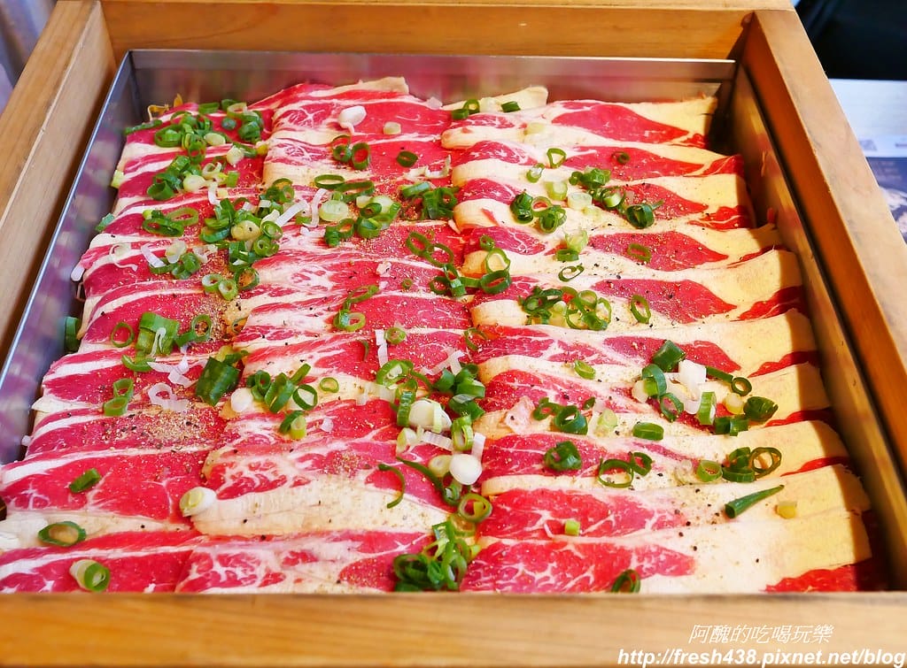 【捷運美食】韓國「直火蒸」扁柏蒸食x鐵火鍋-新店店,259元吃到飽餐廳,紙火鍋好特別,扁柏蒸食超清爽! - 第54張圖 40
