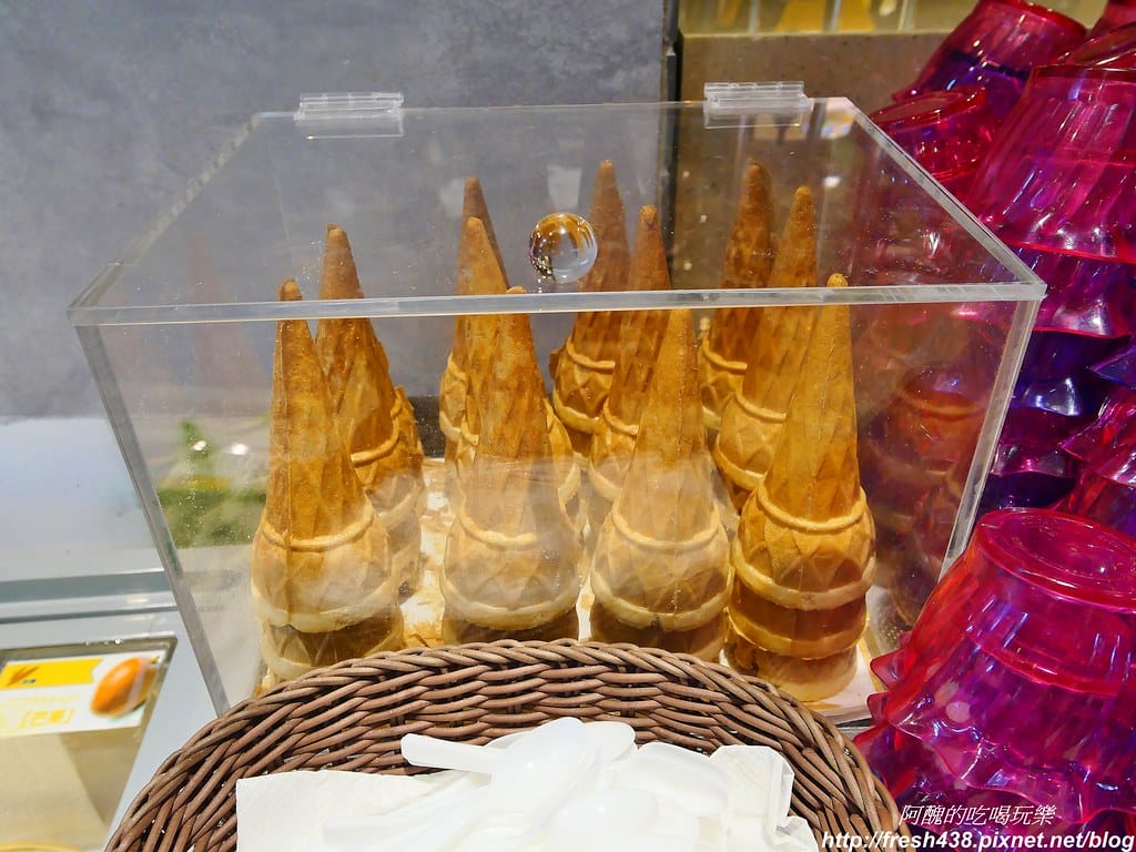 【捷運美食】韓國「直火蒸」扁柏蒸食x鐵火鍋-新店店,259元吃到飽餐廳,紙火鍋好特別,扁柏蒸食超清爽! - 第41張圖 23