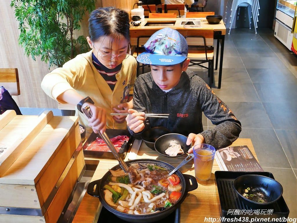 【捷運美食】韓國「直火蒸」扁柏蒸食x鐵火鍋-新店店,259元吃到飽餐廳,紙火鍋好特別,扁柏蒸食超清爽! - 第71張圖 50-5