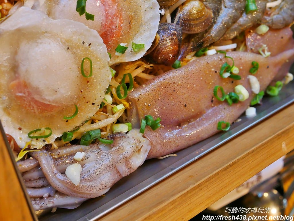 【捷運美食】韓國「直火蒸」扁柏蒸食x鐵火鍋-新店店,259元吃到飽餐廳,紙火鍋好特別,扁柏蒸食超清爽! - 第60張圖 46