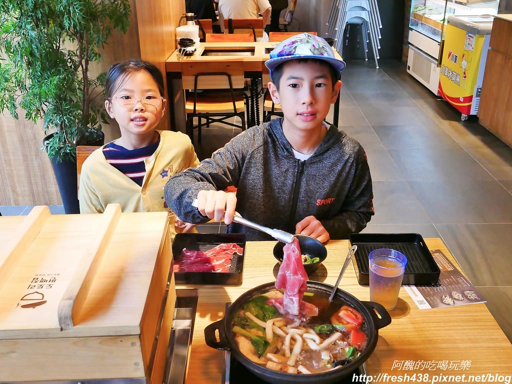 【捷運美食】韓國「直火蒸」扁柏蒸食x鐵火鍋-新店店,259元吃到飽餐廳,紙火鍋好特別,扁柏蒸食超清爽! - 第69張圖 50-0