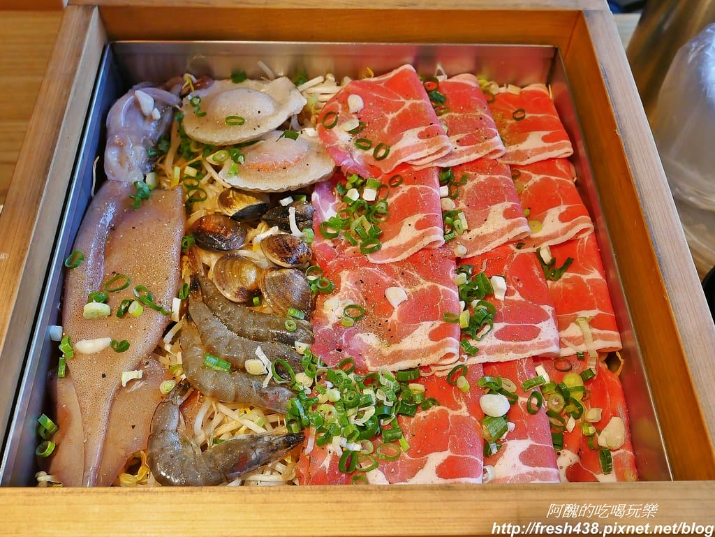 【捷運美食】韓國「直火蒸」扁柏蒸食x鐵火鍋-新店店,259元吃到飽餐廳,紙火鍋好特別,扁柏蒸食超清爽! - 第58張圖 44