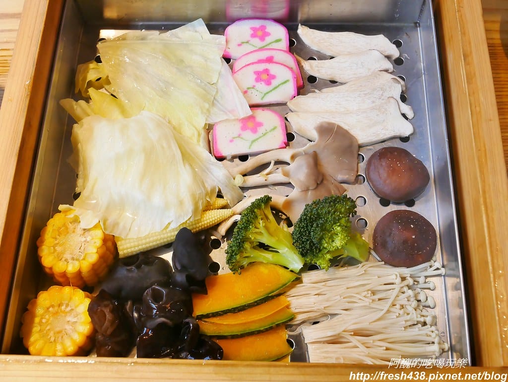 【捷運美食】韓國「直火蒸」扁柏蒸食x鐵火鍋-新店店,259元吃到飽餐廳,紙火鍋好特別,扁柏蒸食超清爽! - 第86張圖 52-2