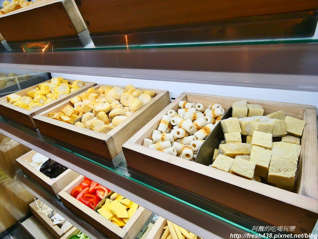 【捷運美食】韓國「直火蒸」扁柏蒸食x鐵火鍋-新店店,259元吃到飽餐廳,紙火鍋好特別,扁柏蒸食超清爽! - 第28張圖 14