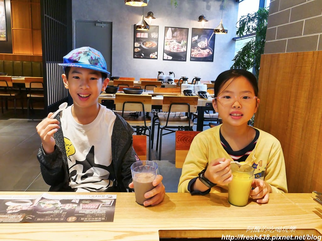 【捷運美食】韓國「直火蒸」扁柏蒸食x鐵火鍋-新店店,259元吃到飽餐廳,紙火鍋好特別,扁柏蒸食超清爽! - 第89張圖 57
