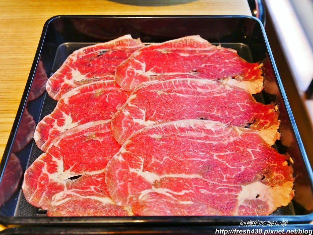 【捷運美食】韓國「直火蒸」扁柏蒸食x鐵火鍋-新店店,259元吃到飽餐廳,紙火鍋好特別,扁柏蒸食超清爽! - 第49張圖 36