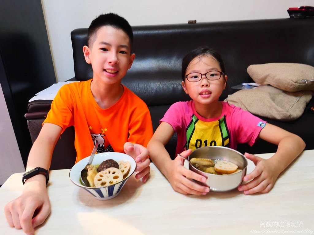 【電鍋食譜】香菇蓮藕雞湯,護肝、清肺的湯品,簡單又好喝。 - 第11張圖 P1038499