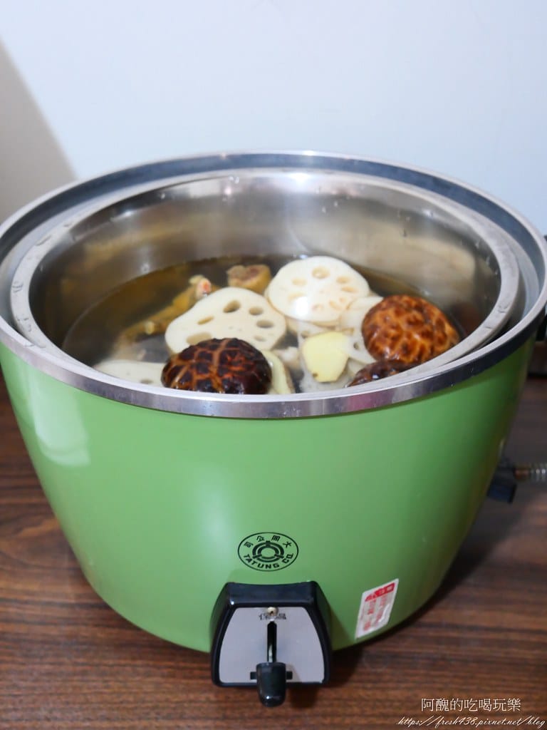 【電鍋食譜】香菇蓮藕雞湯,護肝、清肺的湯品,簡單又好喝。 - 第7張圖 P1038491