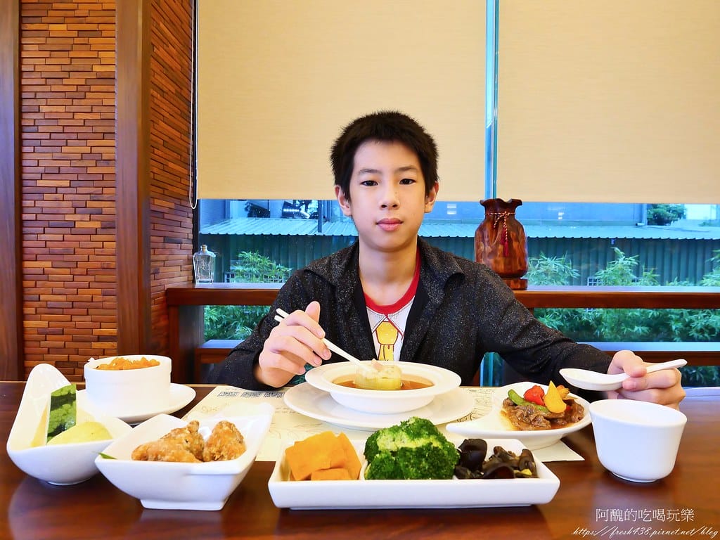 【宜蘭美食】山多利大飯店,防疫套餐好豐盛,魚肉鮮美、牛肉軟嫩,唐揚炸雞多汁味美。 - 第23張圖 16