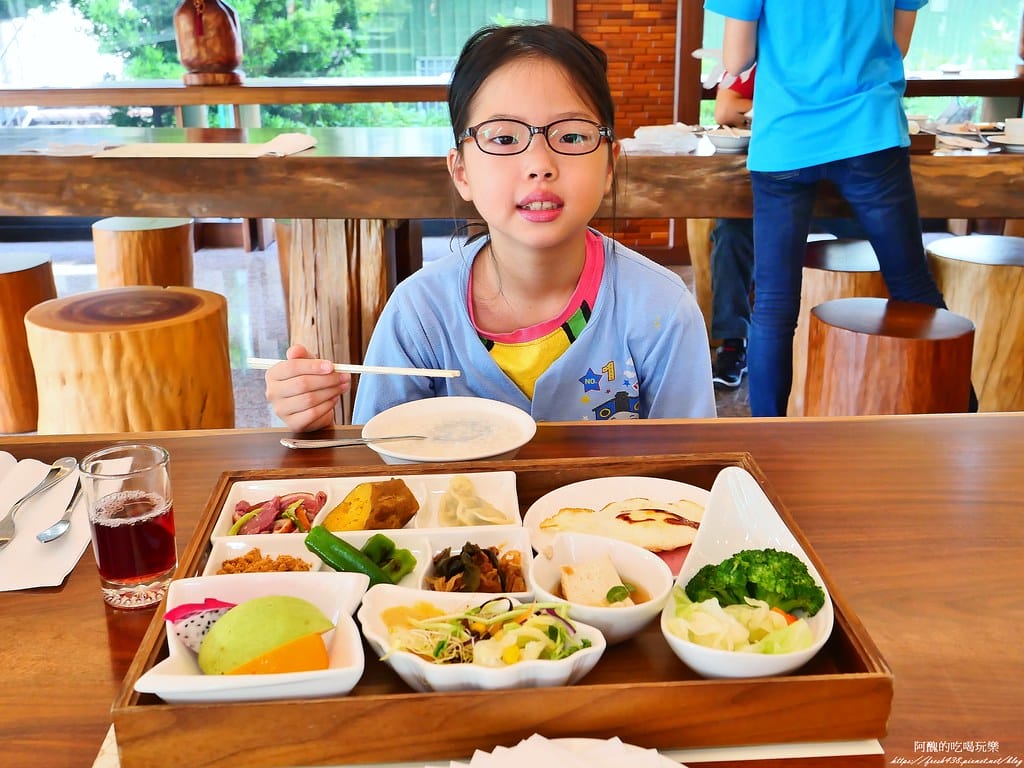【宜蘭親子飯店】山多利大飯店,一泊三食好輕鬆,獨棟遊戲室超夢幻,附設泳池、戲水池、桑拿浴池、泡腳區。 - 第141張圖 79-17