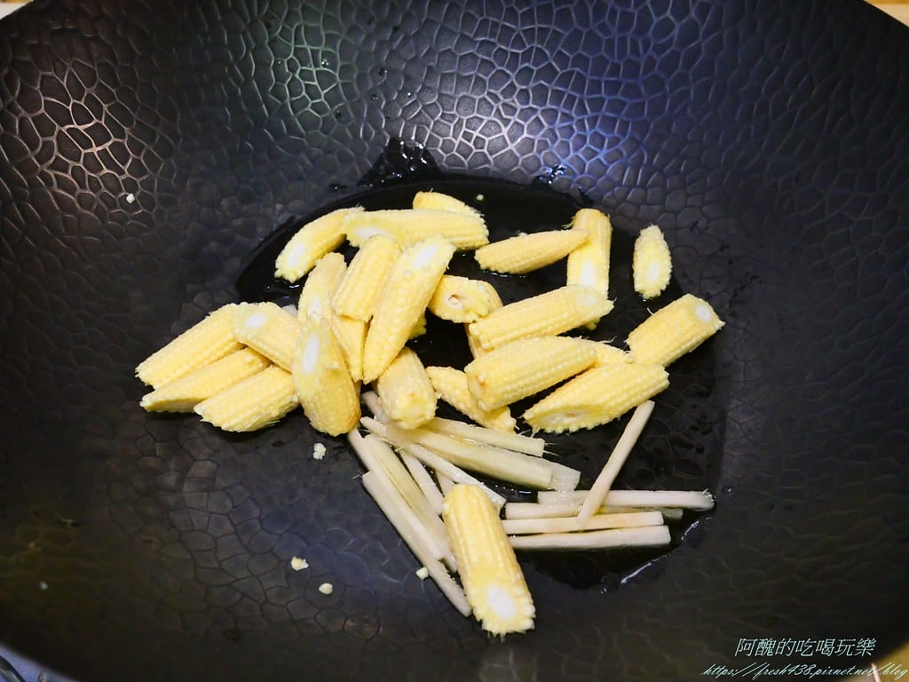 【素食食譜】蘆筍炒玉米筍,簡單快炒,3分鐘上桌,防癌、護眼一級棒。 - 第4張圖 P1038865