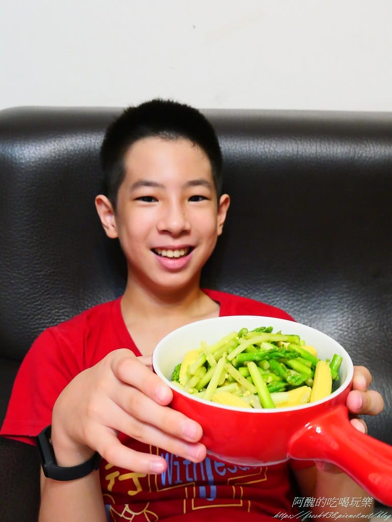 【素食食譜】蘆筍炒玉米筍,簡單快炒,3分鐘上桌,防癌、護眼一級棒。 - 第8張圖 P1038873