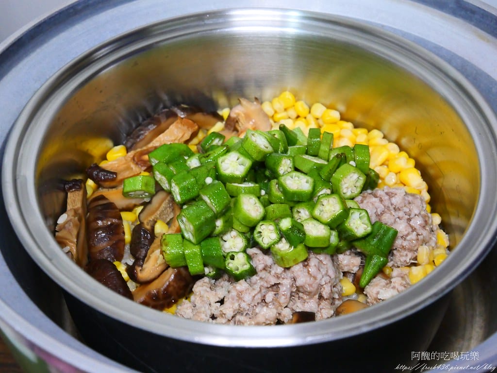 【電鍋食譜】玉米秋葵豬肉炊飯,滑順美味,好吃到讓人想流淚。 - 第9張圖 P1039394