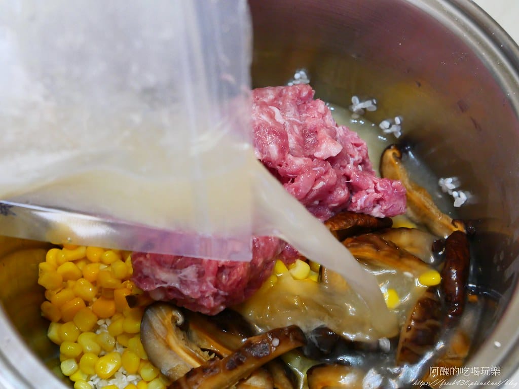 【電鍋食譜】玉米秋葵豬肉炊飯,滑順美味,好吃到讓人想流淚。 - 第5張圖 P1039389