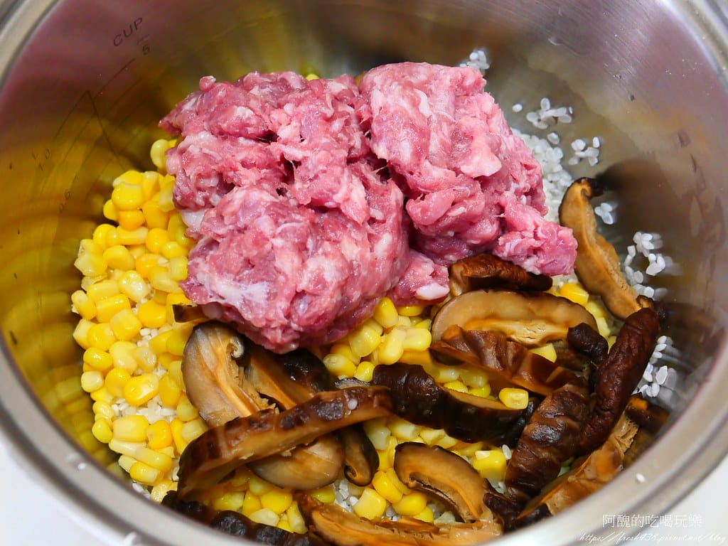 【電鍋食譜】玉米秋葵豬肉炊飯,滑順美味,好吃到讓人想流淚。 - 第4張圖 P1039387