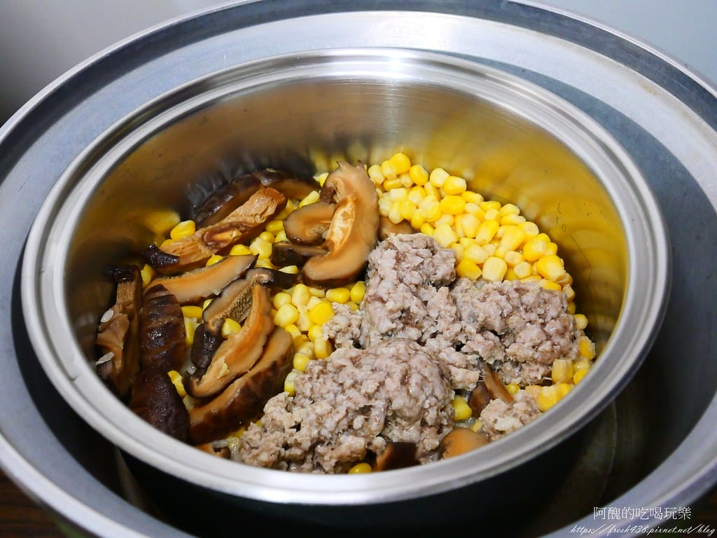 【電鍋食譜】玉米秋葵豬肉炊飯,滑順美味,好吃到讓人想流淚。 - 第8張圖 P1039393