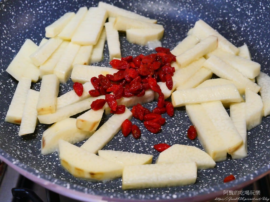 【素食食譜】清炒山藥,脆口清爽,潤肺一級棒。 - 第4張圖 P1040136