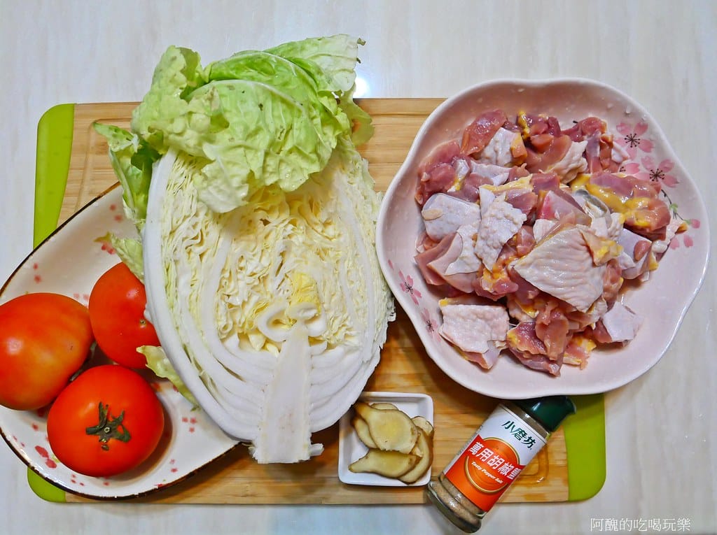 【電鍋食譜】無水番茄白菜雞肉鍋,不用任何廚藝,一根手指就能煮出營養又暖呼呼的湯品。 - 第2張圖 P1041042