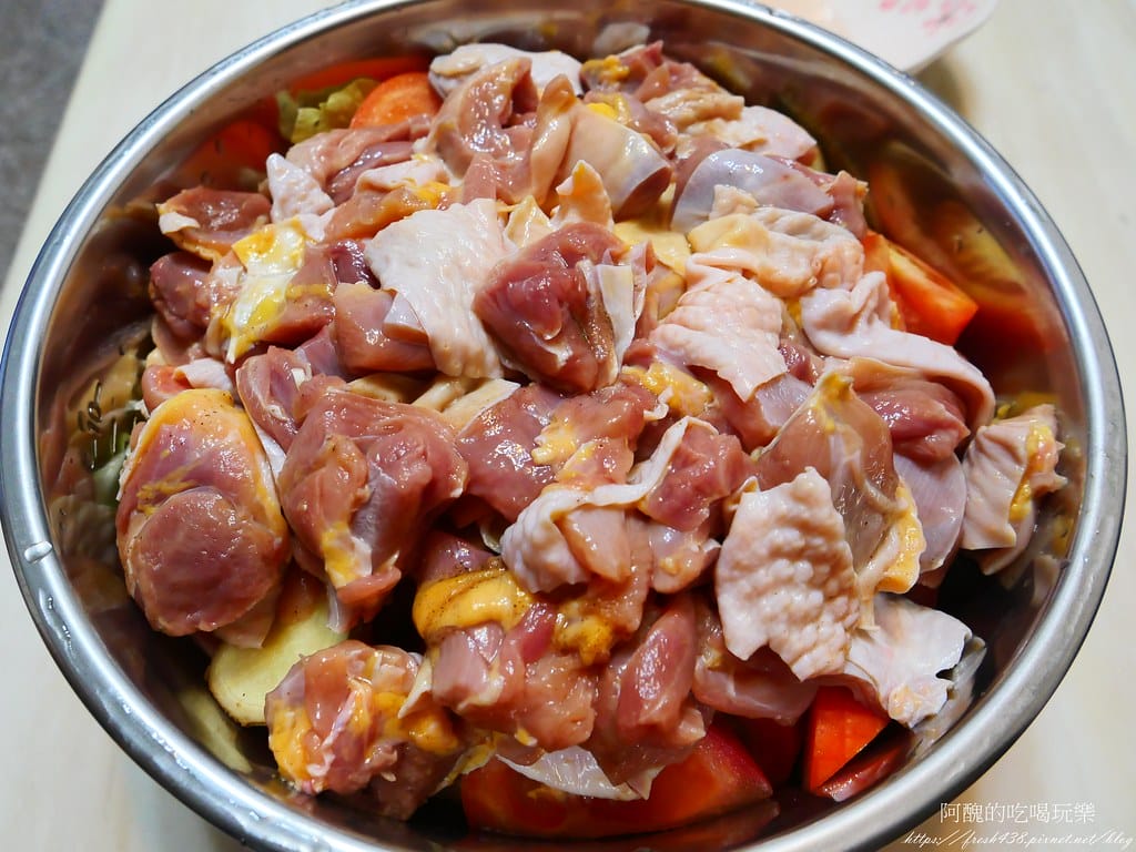 【電鍋食譜】無水番茄白菜雞肉鍋,不用任何廚藝,一根手指就能煮出營養又暖呼呼的湯品。 - 第6張圖 P1041047