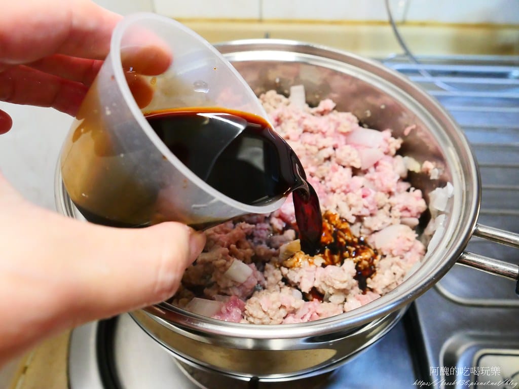 洋蔥肉燥,準備2種食材就完成,最厲害的白飯殺手,配上滷蛋更完美。 - 第7張圖 P1041984