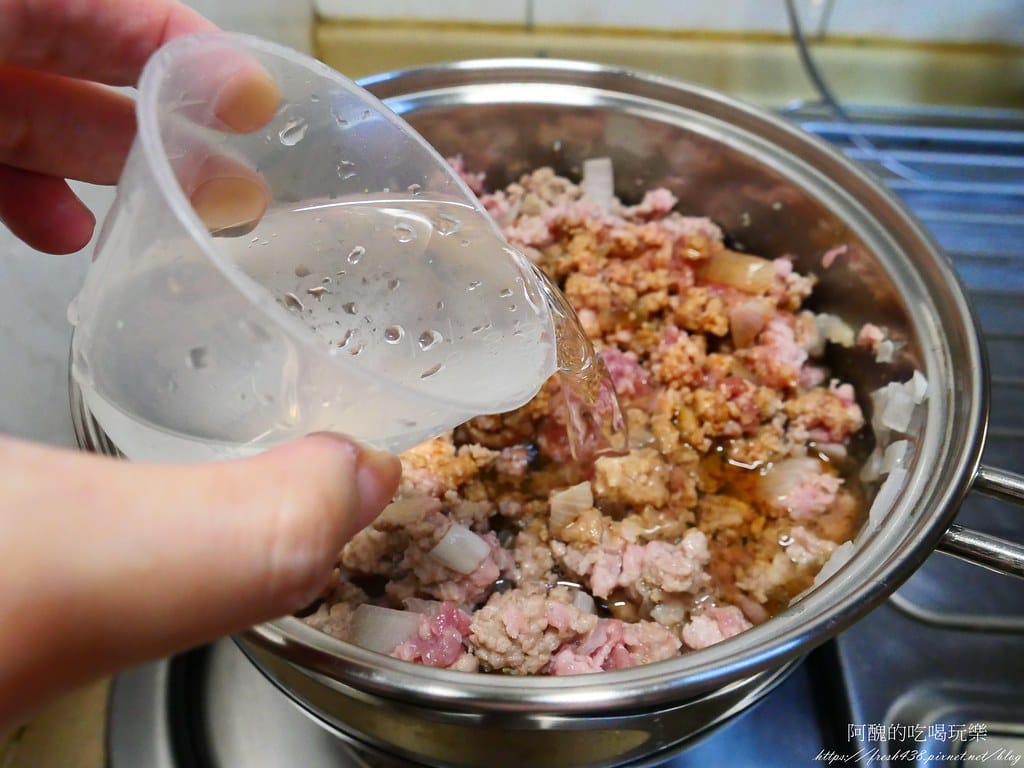 洋蔥肉燥,準備2種食材就完成,最厲害的白飯殺手,配上滷蛋更完美。 - 第8張圖 P1041985