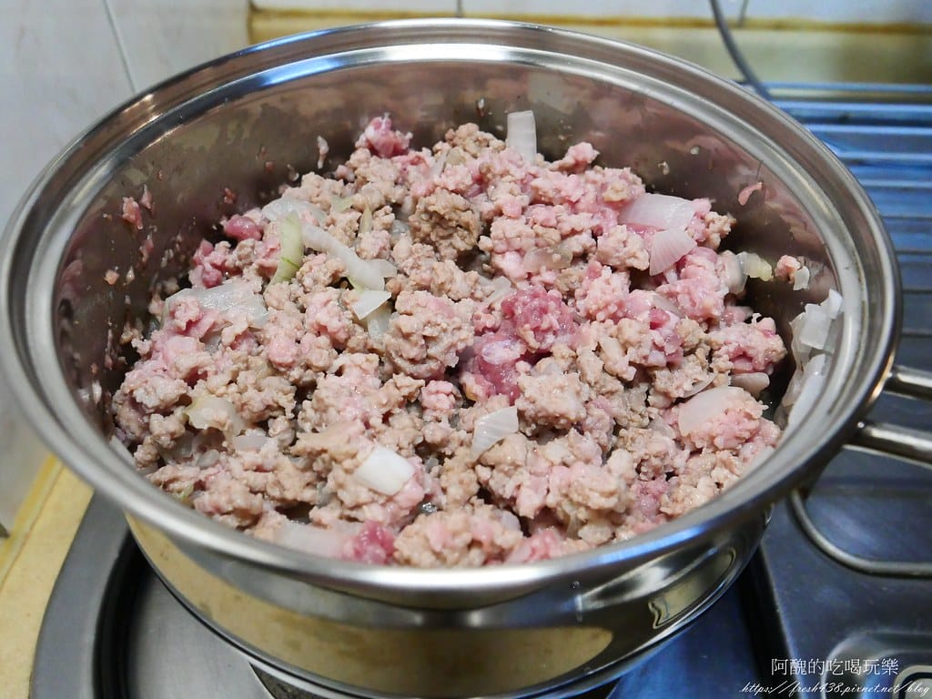 洋蔥肉燥,準備2種食材就完成,最厲害的白飯殺手,配上滷蛋更完美。 - 第5張圖 P1041983