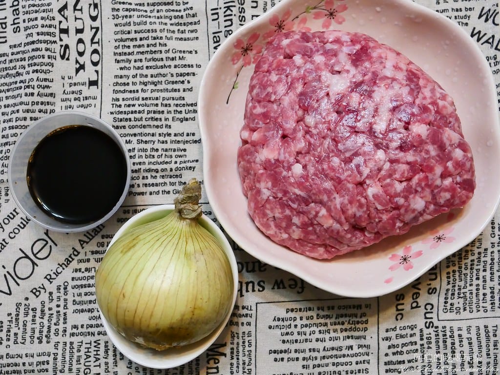 洋蔥肉燥,準備2種食材就完成,最厲害的白飯殺手,配上滷蛋更完美。 - 第2張圖 P1041977
