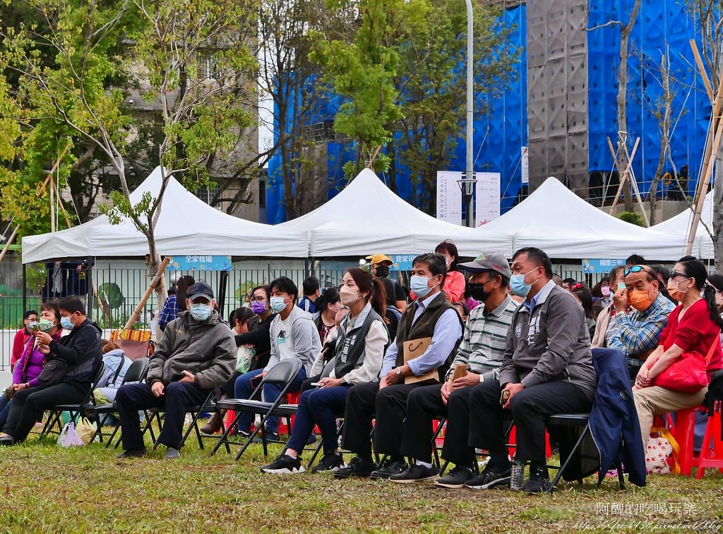 2021平鎮藝術季,結合藝術、演唱會、馬戲表演與在地美食,一期一會盛大活動。 - 第26張圖 15-10(右一是平鎮區長)