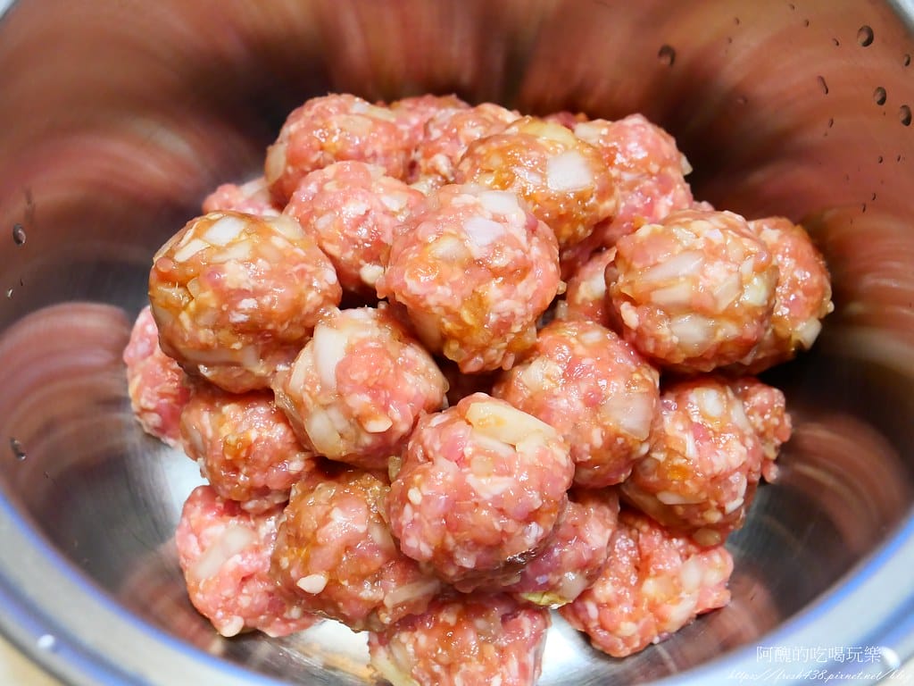 【電鍋食譜】和風小肉丸,2樣食材、2種調味料,一根湯匙快速完成美味料理。 - 第9張圖 P1042228