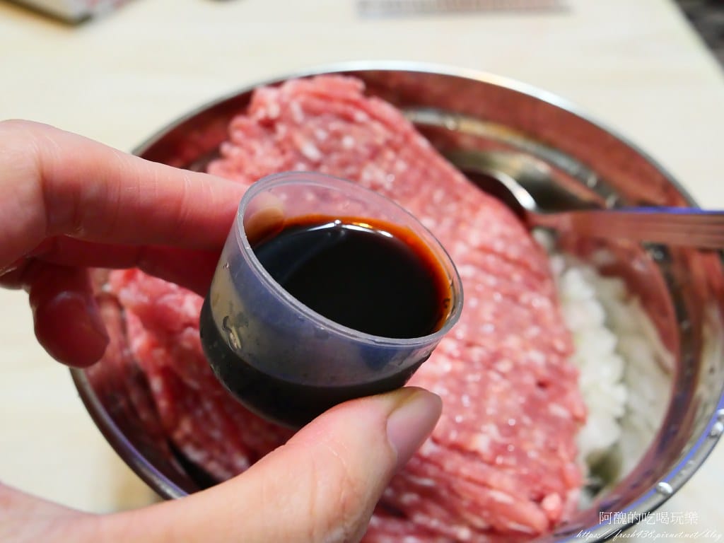 【電鍋食譜】和風小肉丸,2樣食材、2種調味料,一根湯匙快速完成美味料理。 - 第5張圖 P1042223