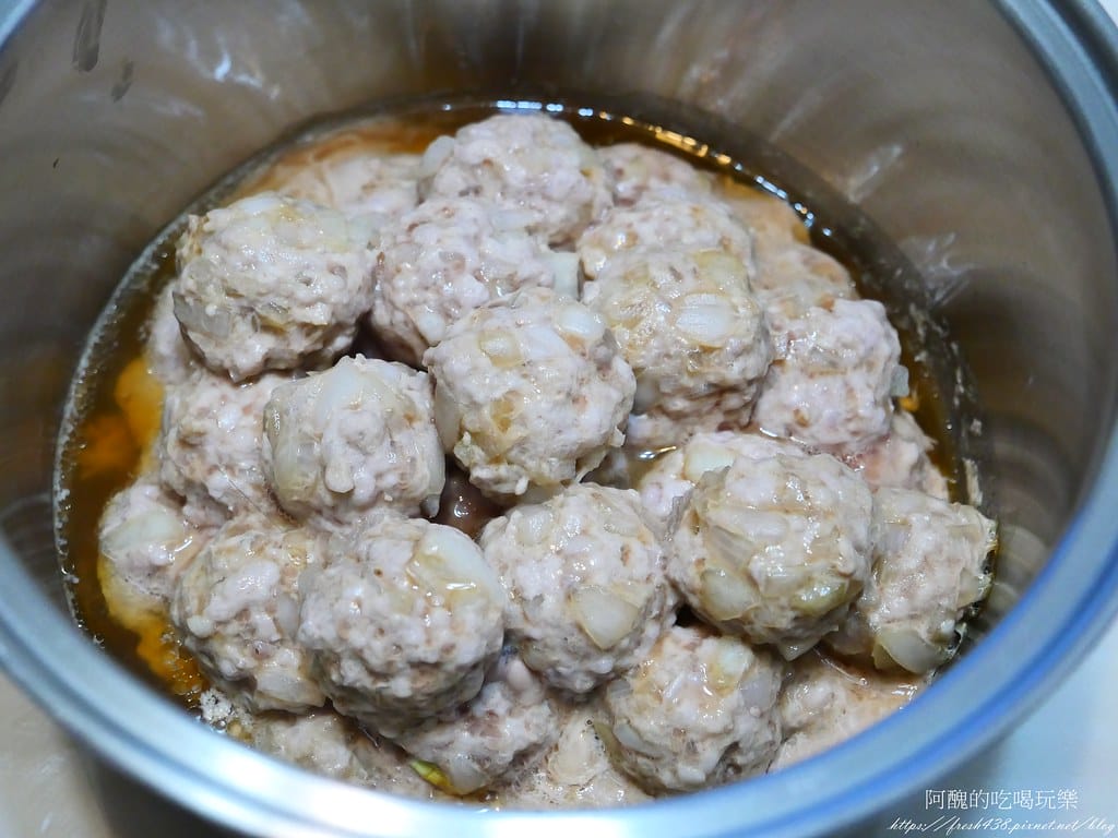 【電鍋食譜】和風小肉丸,2樣食材、2種調味料,一根湯匙快速完成美味料理。 - 第13張圖 P1042235