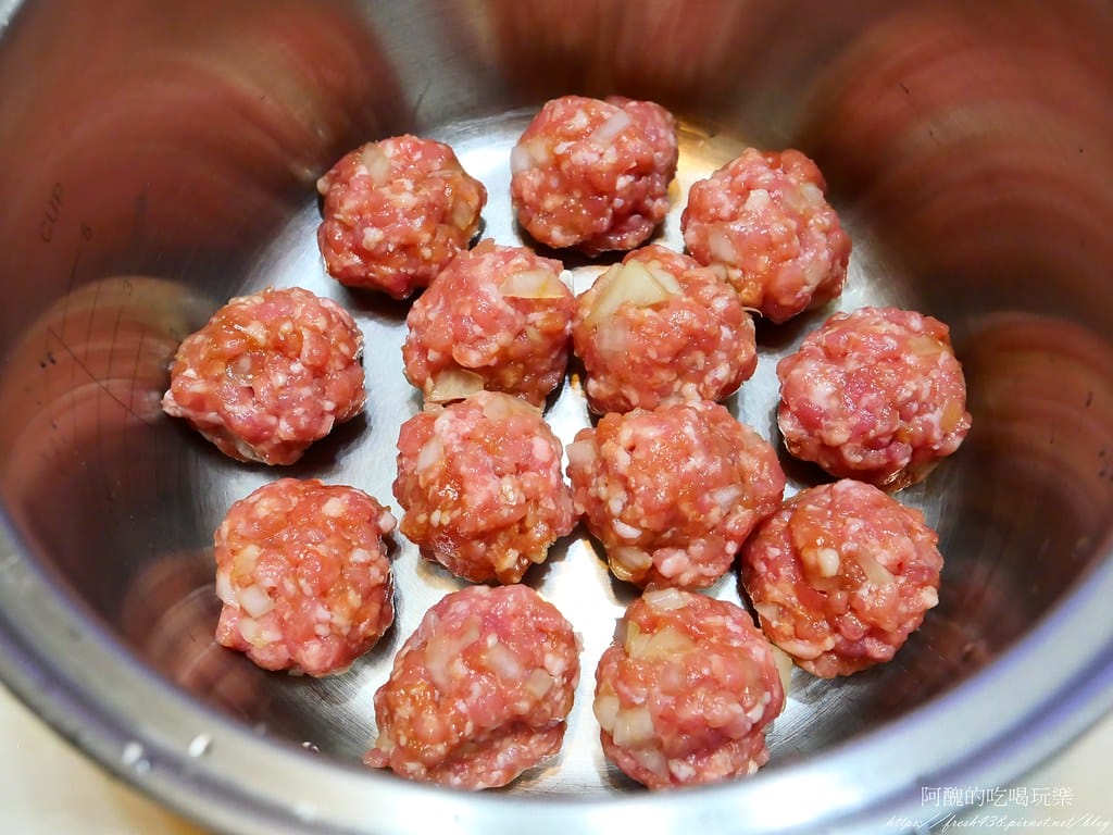 【電鍋食譜】和風小肉丸,2樣食材、2種調味料,一根湯匙快速完成美味料理。 - 第8張圖 P1042227