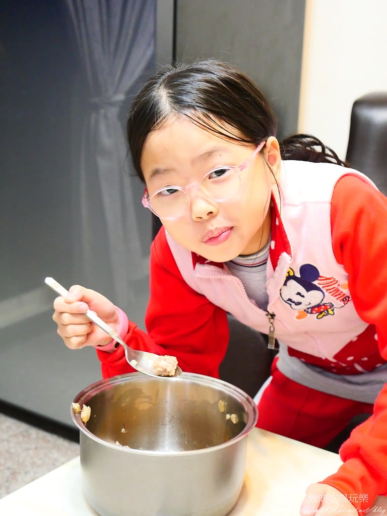 【電鍋食譜】和風小肉丸,2樣食材、2種調味料,一根湯匙快速完成美味料理。 - 第14張圖 P1042239