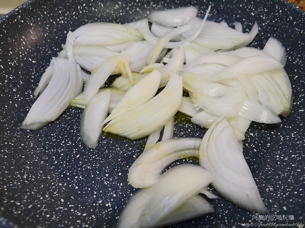 洋蔥炒雞柳,不用加粉,雞胸肉保證超軟嫩、無腥味! - 第4張圖 P1042686
