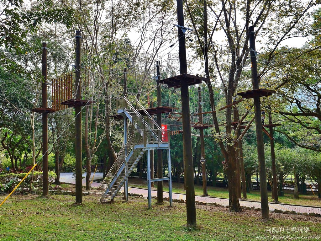 【南投住宿】泰雅渡假村,溫泉泡湯、露營烤肉、手作DIY、原民表演、園區導覽、高空繩索、天空步道,行程好豐富。 - 第139張圖 88-9高空繩索場