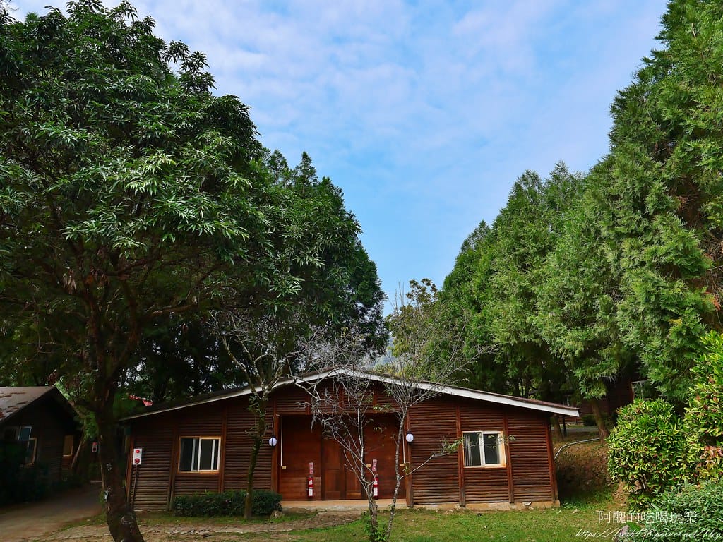 【南投住宿】泰雅渡假村,溫泉泡湯、露營烤肉、手作DIY、原民表演、園區導覽、高空繩索、天空步道,行程好豐富。 - 第37張圖 27木屋區