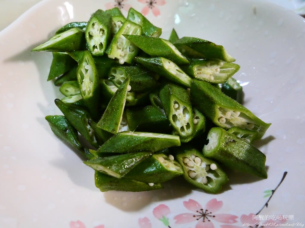 秋葵炒肉絲,不到5分鐘就能上菜,簡單必學的好吃料理。 - 第8張圖 P1043120