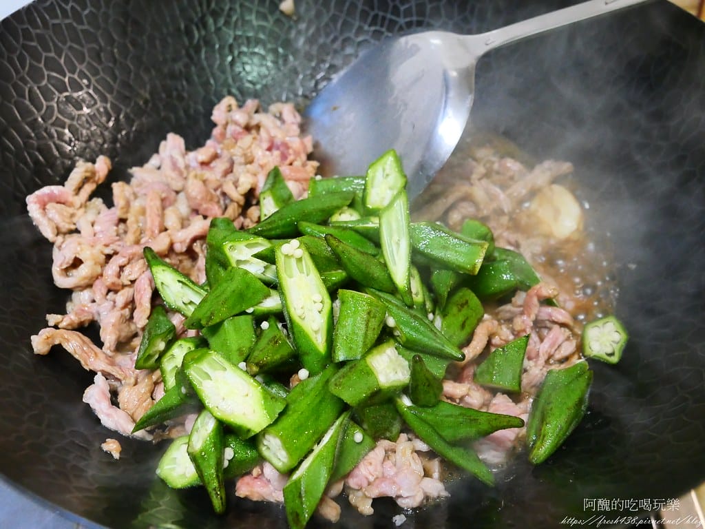 秋葵炒肉絲,不到5分鐘就能上菜,簡單必學的好吃料理。 - 第10張圖 P1043125
