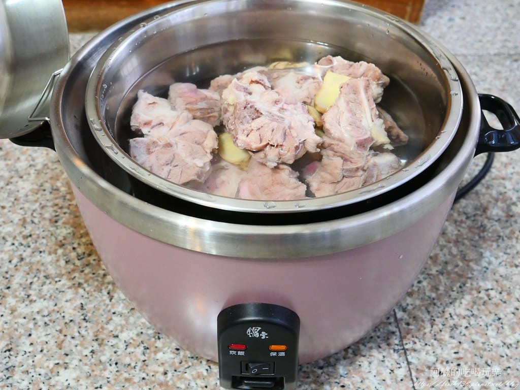 【電鍋食譜】南瓜排骨湯,預防感冒、化痰潤肺,提升免疫力。 - 第7張圖 P1043479