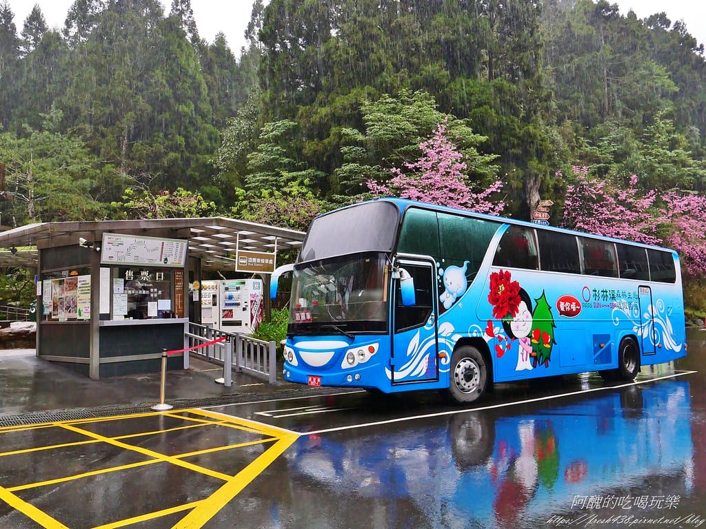 4(遊園車在主題會館前)