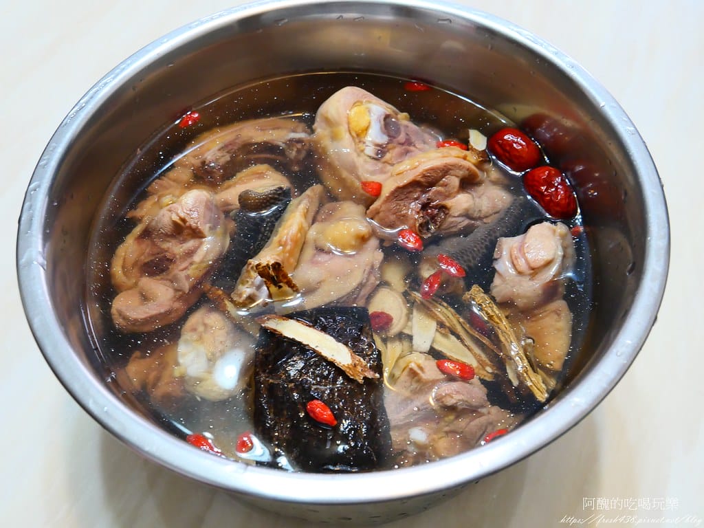 【電鍋食譜】四物雞湯,有夠簡單的作法,補氣血、增強抵抗力,男生也可以喝喔! - 第7張圖 P1044534