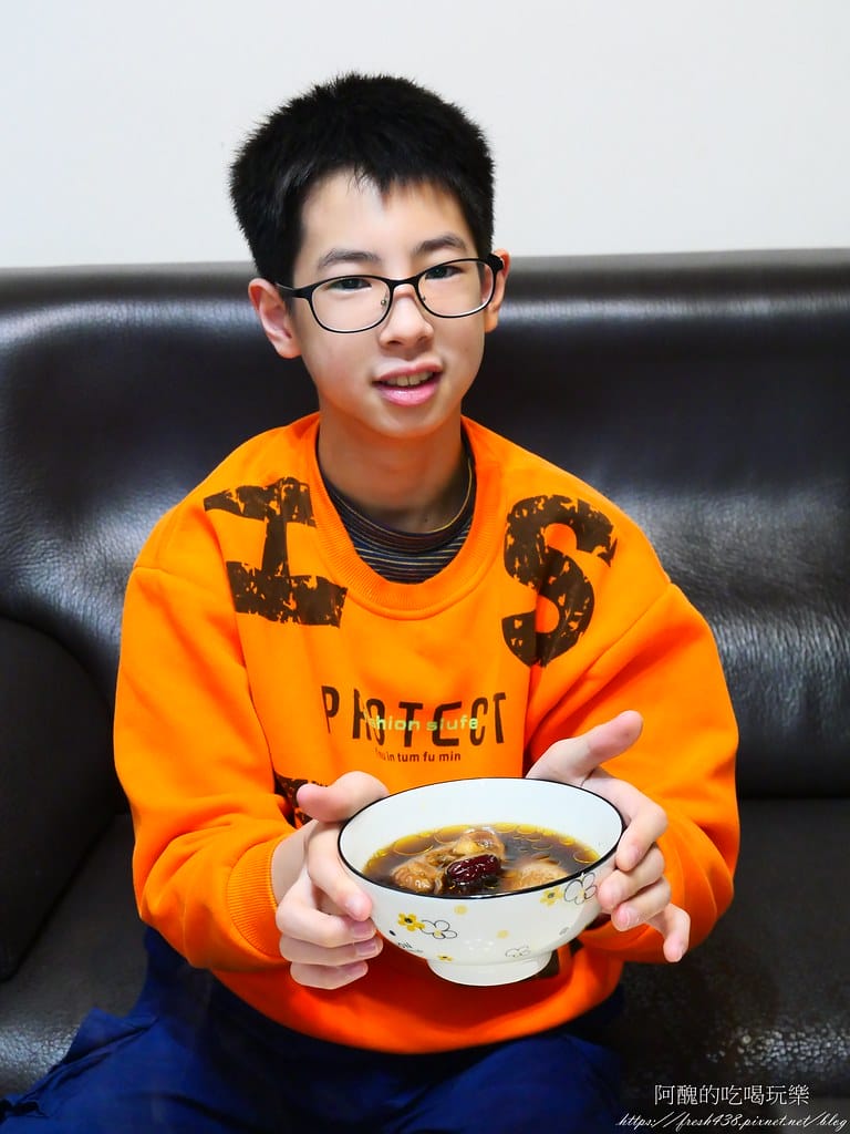 【電鍋食譜】四物雞湯,有夠簡單的作法,補氣血、增強抵抗力,男生也可以喝喔! - 第14張圖 P1044555