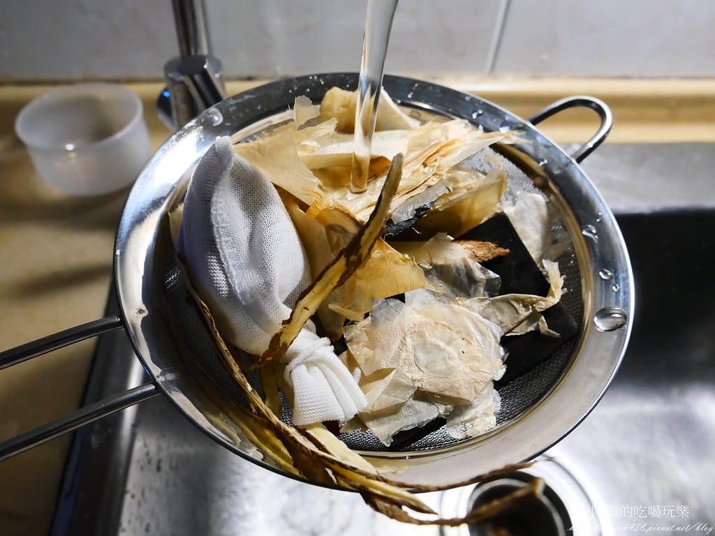 【電鍋食譜】四物雞湯,有夠簡單的作法,補氣血、增強抵抗力,男生也可以喝喔! - 第5張圖 P1044532