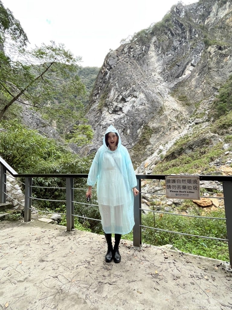 9.進去水濂洞前才穿雨衣