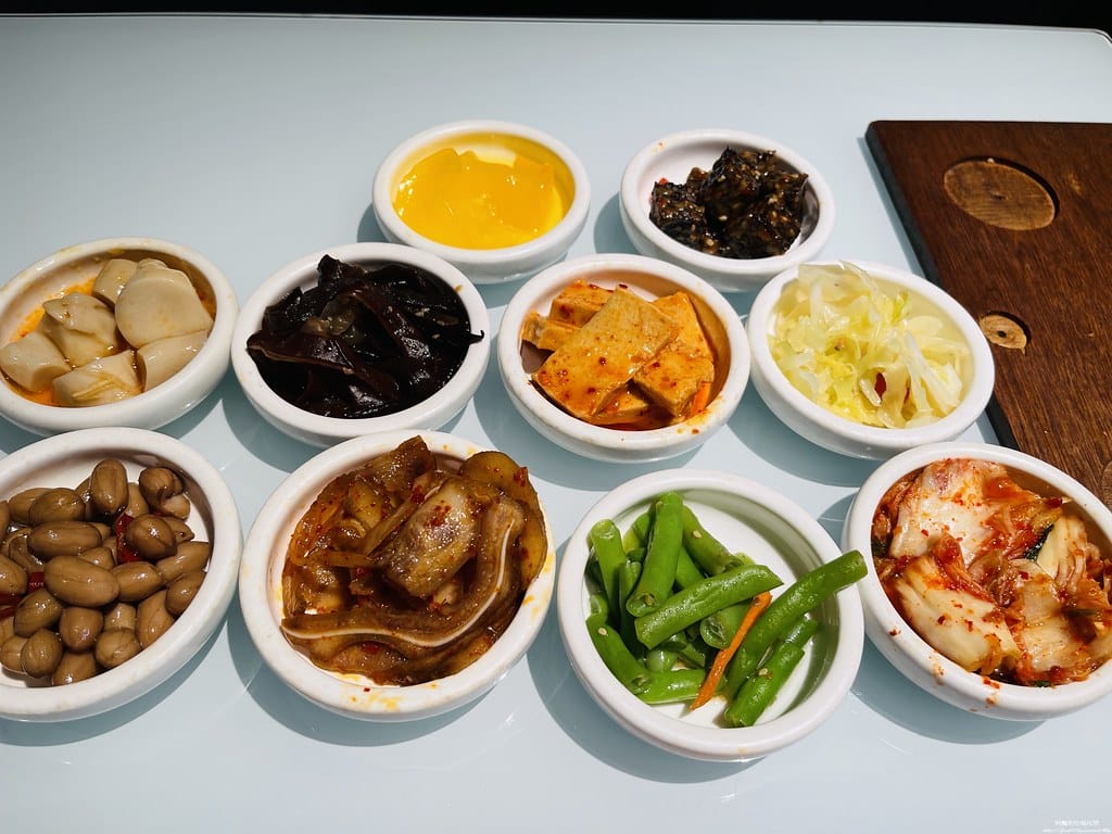 【新莊美食】朝鮮味韓國料理,幾十道小菜免費吃到飽,價格超實在。 - 第13張圖 6