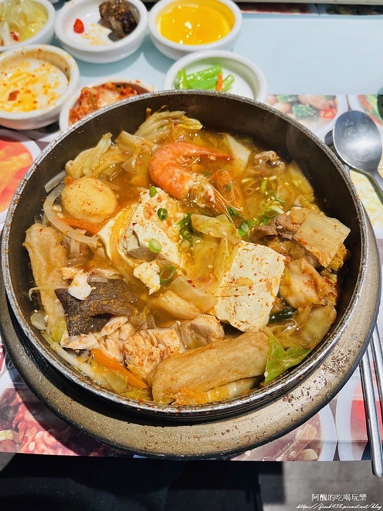 【新莊美食】朝鮮味韓國料理,幾十道小菜免費吃到飽,價格超實在。 - 第16張圖 9