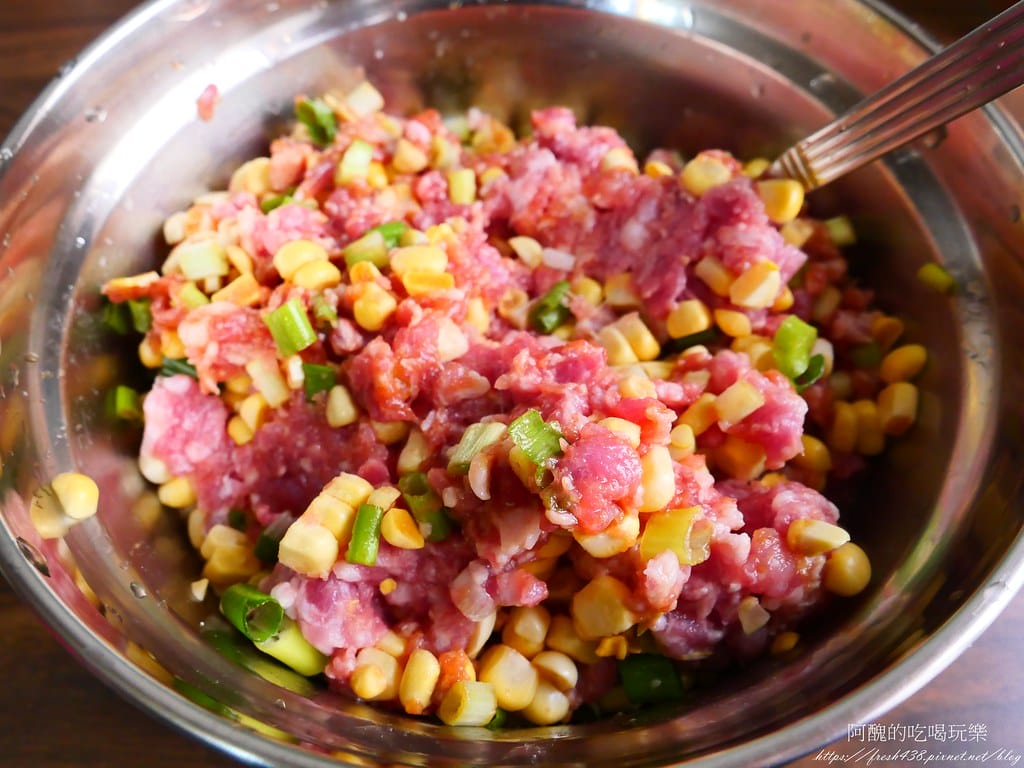 【電鍋食譜】玉米蒸肉餅,零廚藝料理,一根湯匙拌一拌就能美味上桌。 - 第4張圖 P1044730
