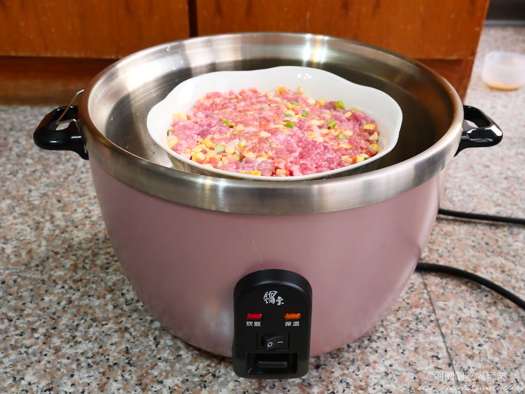 【電鍋食譜】玉米蒸肉餅,零廚藝料理,一根湯匙拌一拌就能美味上桌。 - 第6張圖 P1044733