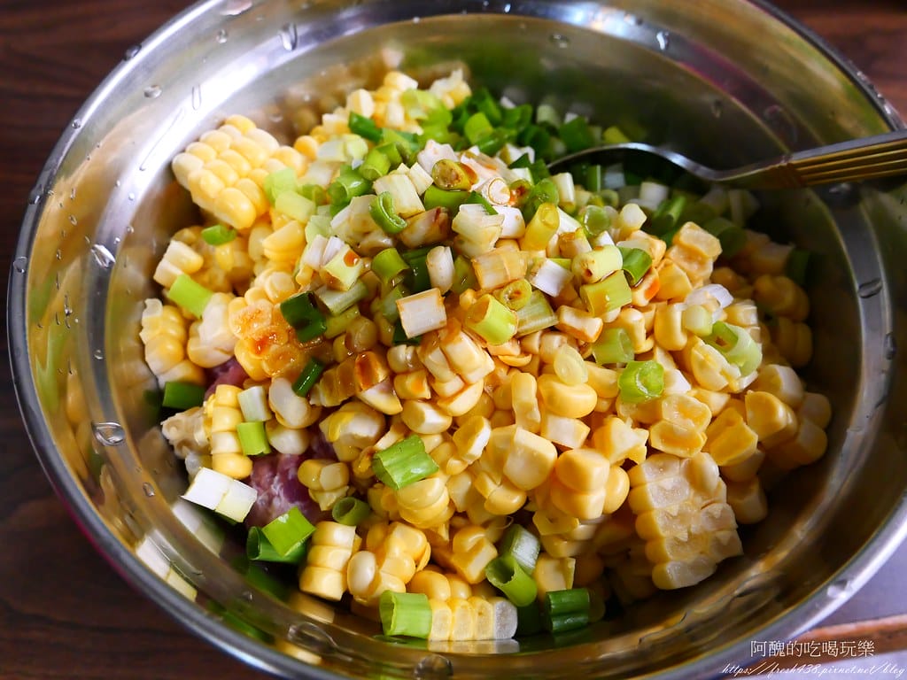 【電鍋食譜】玉米蒸肉餅,零廚藝料理,一根湯匙拌一拌就能美味上桌。 - 第3張圖 P1044729